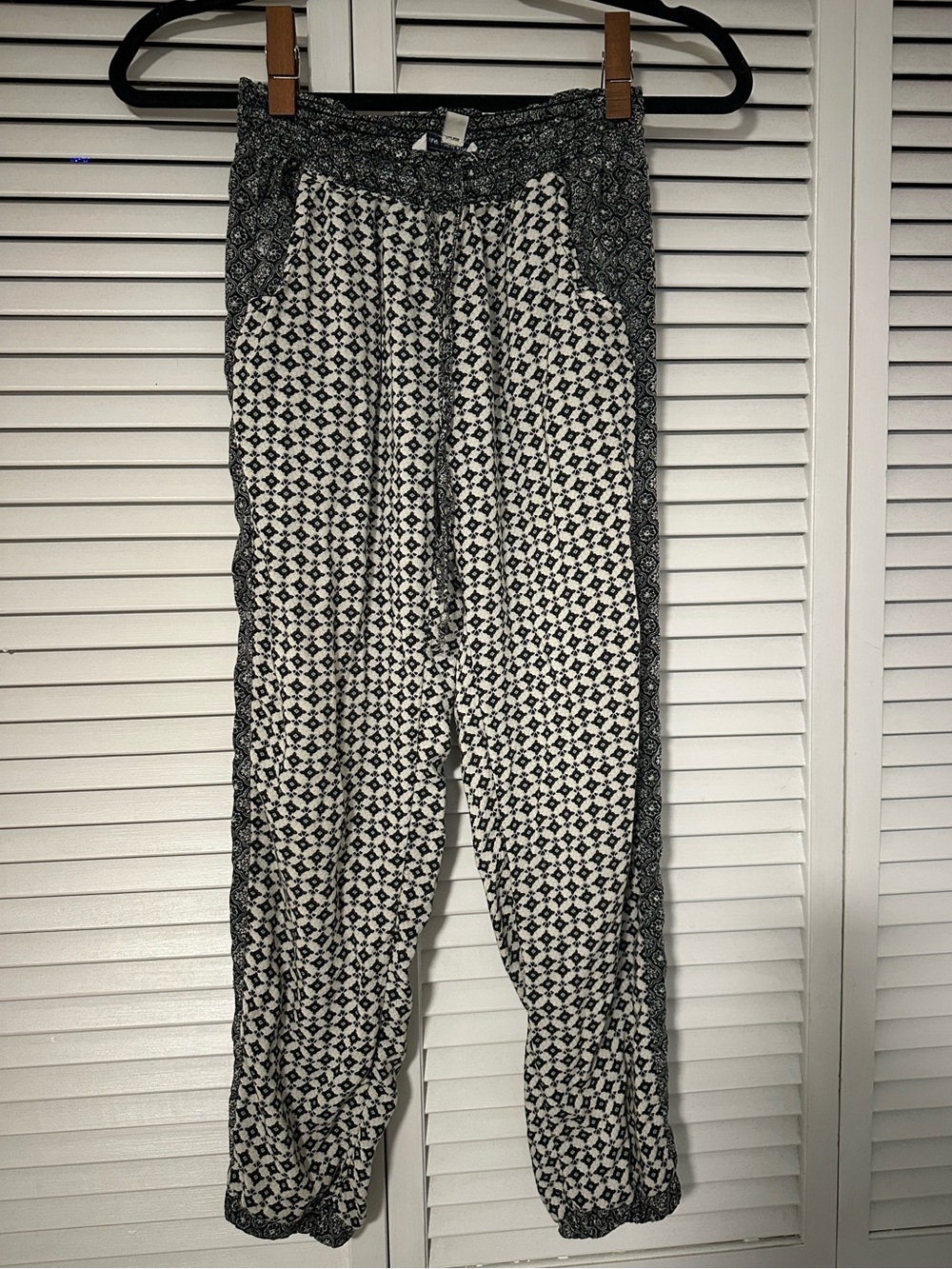 American Eagle Outfitters Black/White/Blue Printed Jogger Pants